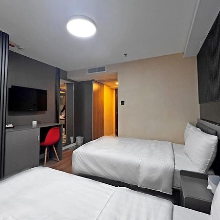 Hennessy Hotel Hong Kong Bagian luar foto