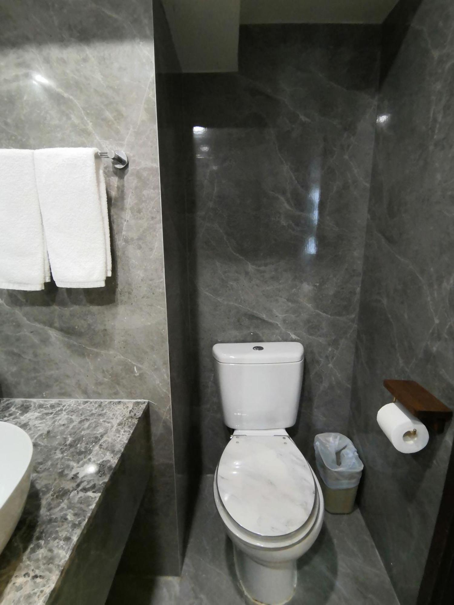 Hennessy Hotel Hong Kong Bagian luar foto